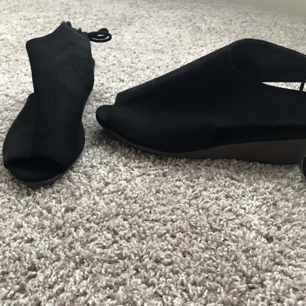 Sandals never worn